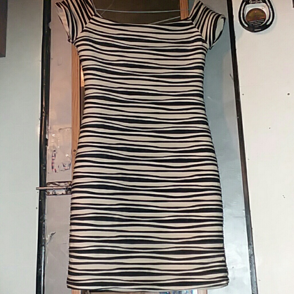 Dresse - Picture 2 of 4